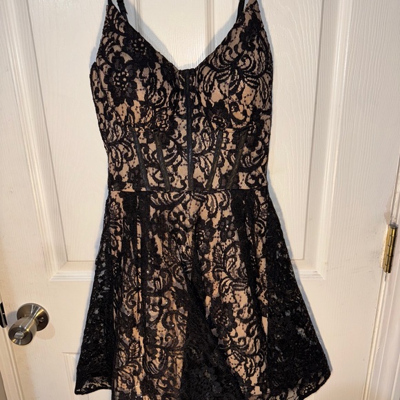 Emerald Sundae Black Lace Mini Dress - Picture 1 of 2